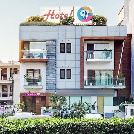 Hotel 91 Golf Course Road Гургаон Экстерьер фото
