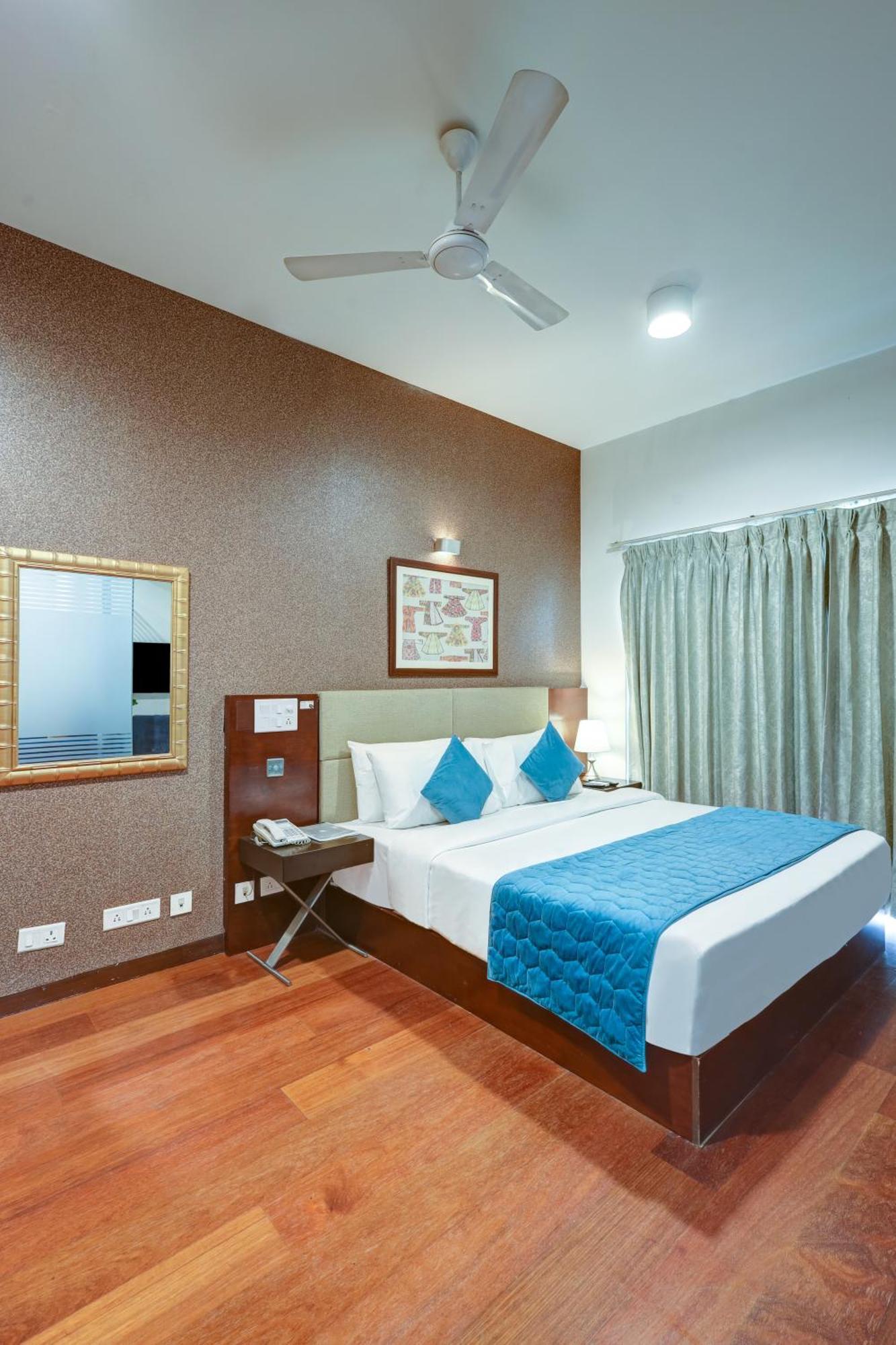 Hotel 91 Golf Course Road Гургаон Экстерьер фото