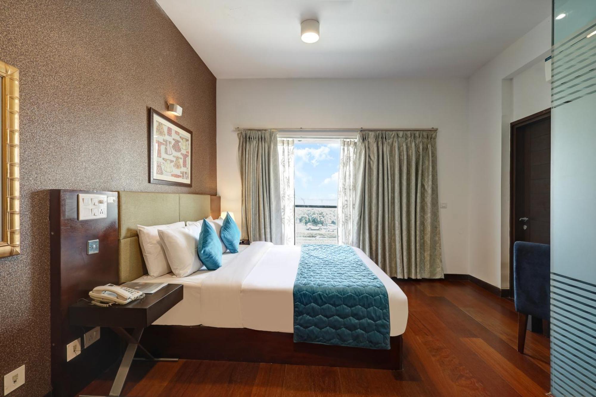 Hotel 91 Golf Course Road Гургаон Экстерьер фото