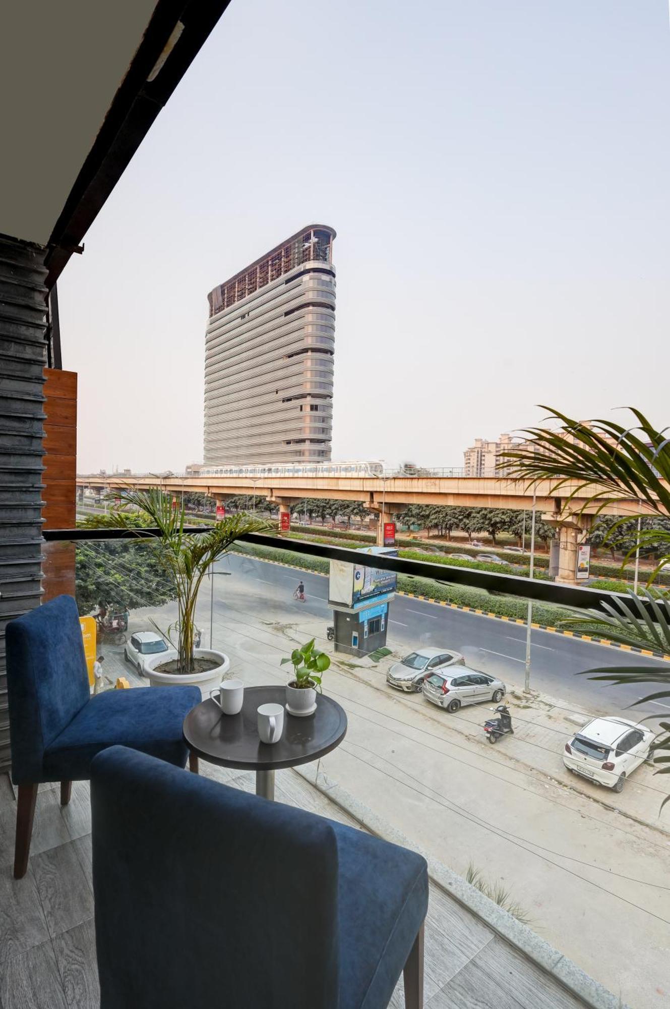Hotel 91 Golf Course Road Гургаон Экстерьер фото