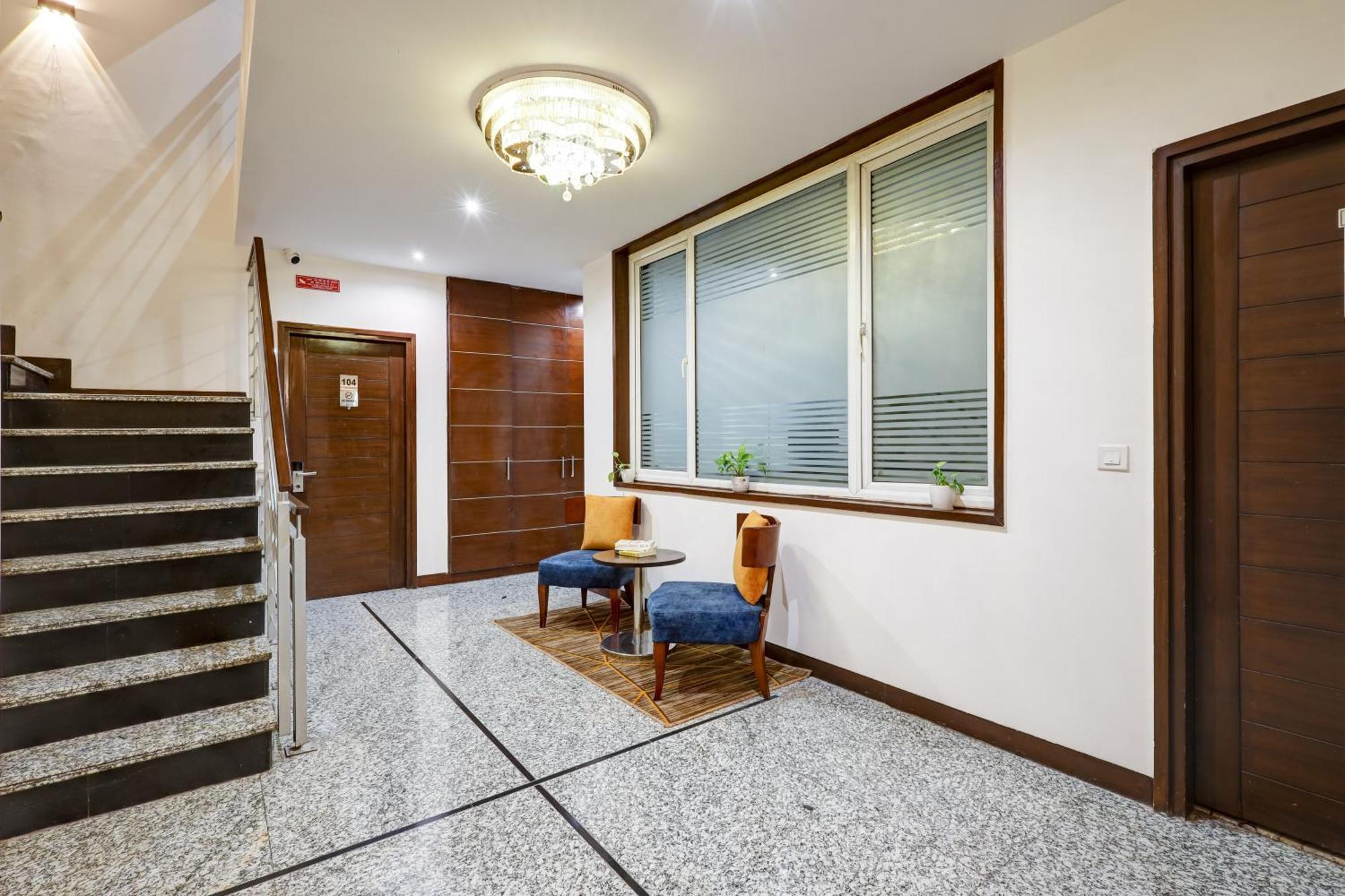 Hotel 91 Golf Course Road Гургаон Экстерьер фото