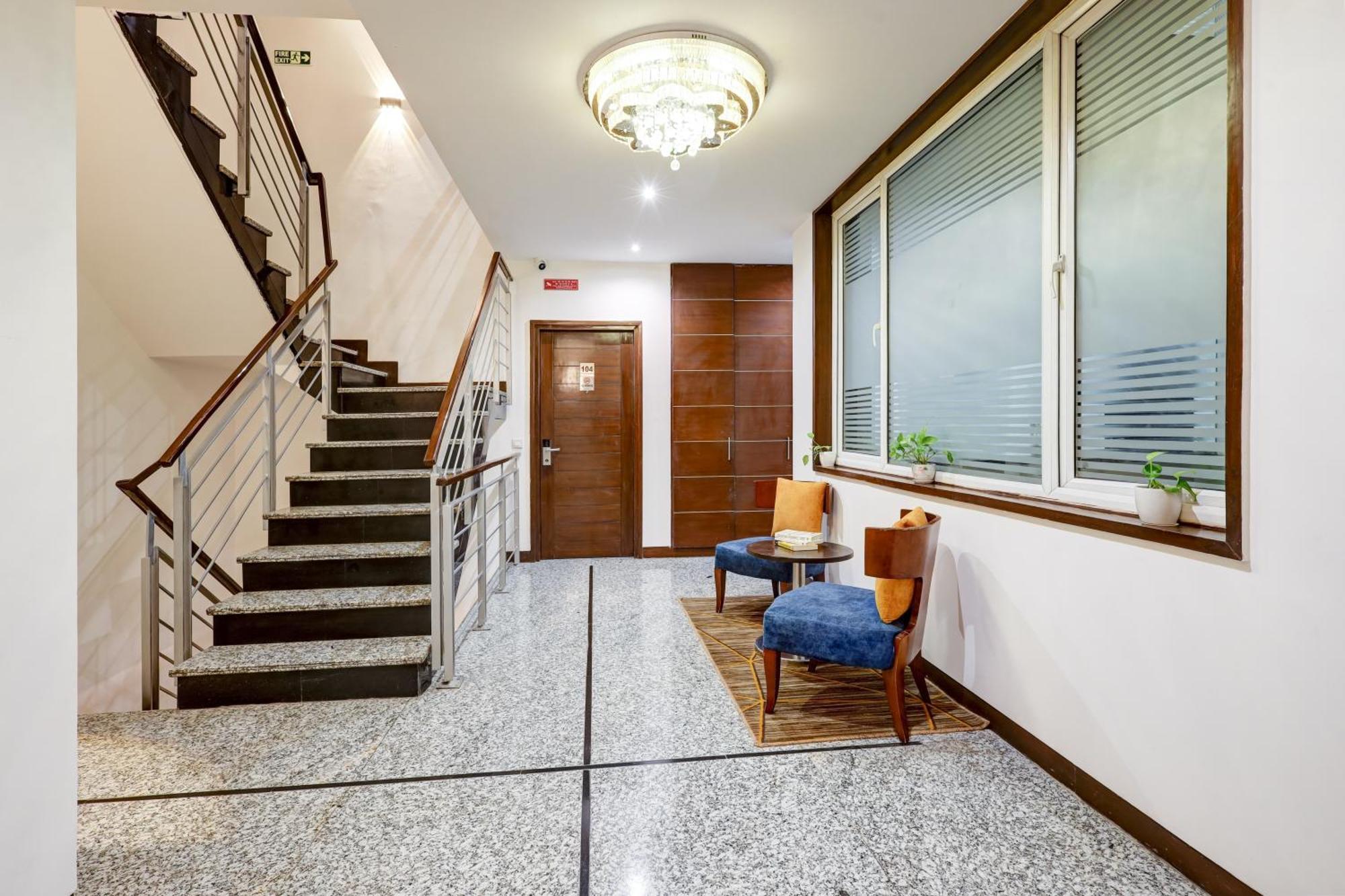 Hotel 91 Golf Course Road Гургаон Экстерьер фото
